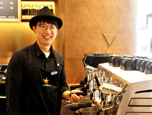 [20160913] 사진자료4_스타필드하남 2F 리저브 특화 매장에 설치된 블랙이글.JPG