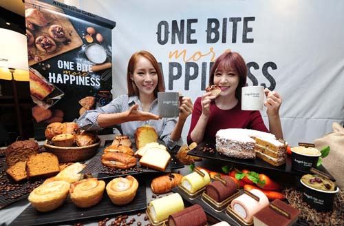 [사진자료1] 엔제리너스커피, 베이커리 본연의 맛 강화한 디저트 21종 출시.jpg