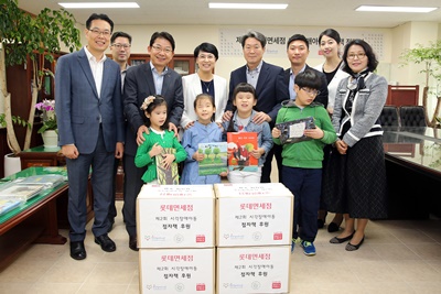 [롯데면세점] 점자책 기증 02.jpg