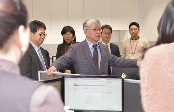 최신원 회장 구성원 방문.jpg