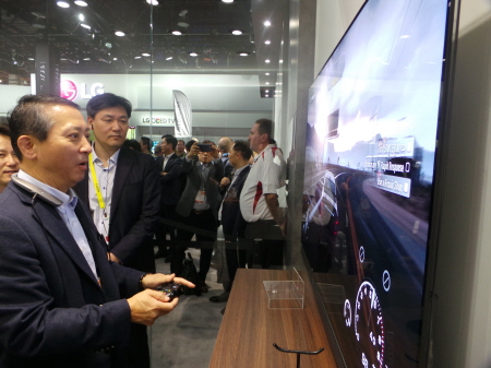 크기변환_권영수 부회장, LG전자부스 참관_3.JPG