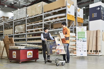 2. 인천점 내부에 위치한 국내 최대 목재 DIY 코너.jpg