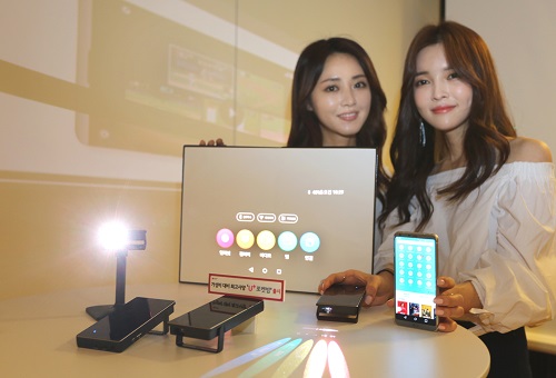 LG유플러스 휴대용 미니 프로젝터 ‘U+포켓빔’.jpg