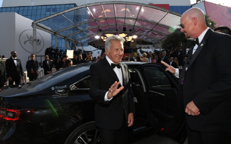 크기변환_[사진2] SM6 유럽모델 탈리스만 칸 영화제 의전차 활약_Dustin-Hoffman.jpg