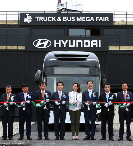 크기변환_(본행사 사진1) 현대 트럭&amp;버스 메가페어 개막식.jpg