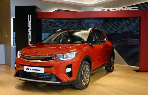 크기변환_171130 기아차, 스토닉 가솔린 모델 출시 (2).jpg