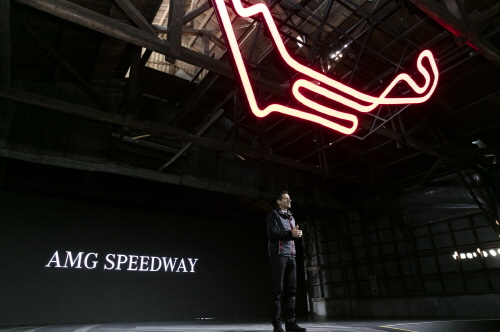 크기변환_사진2-메르세데스-AMG 50주년 프레스 컨퍼런스, 메르세데스-벤츠 코리아 대표이사 사장 디미트리스 실라키스.jpg