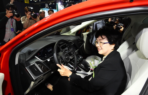 크기변환_[EV TREND KOREA 2018] 전시장 순람 (2).jpg