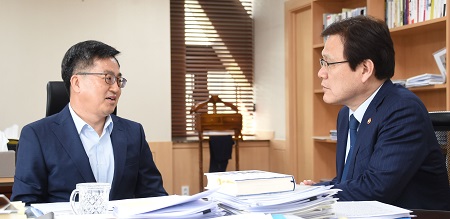 최종구 경제부총리 회동.JPG