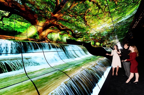 [사진1]CES2019_LG전자 올레드 폭포.jpg