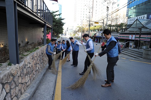포스코 싸리비 봉사단 사진 (1).jpg