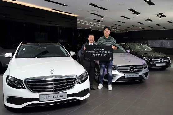 사진1-E-클래스 10만 번째 차량 전달식.jpg
