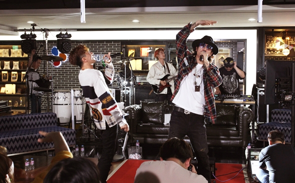 지난 9월 쇼크라이브 드렁큰타이거 쇼케이스 현장.jpg