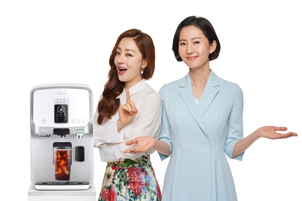 이미지3) 청호나이스, '휘카페-Ⅳ 엣지'와 모델 오나라(왼쪽), 염정아(오른쪽).jpg