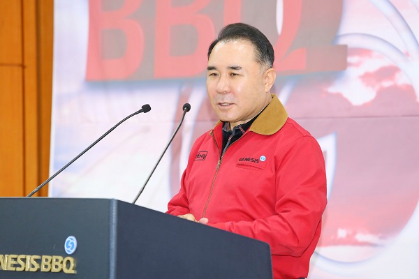 윤홍근 제너시스BBQ 그룹 회장.jpg