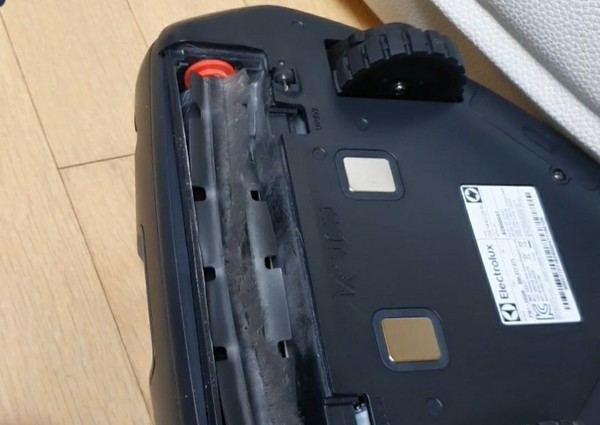 ▲김 씨가 교환받은 제품. 제품 아래 솔 부분에 사용감이 있었다는 게 김 씨의 설명이다.