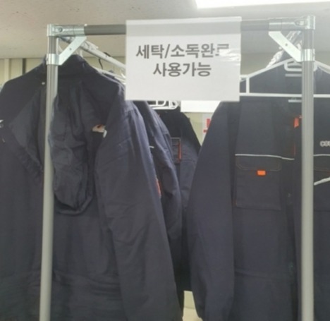 ▲쿠팡이 '방한복 돌려쓰기' 등 방역수치 미비 논란에 대해 사실이 아니라고 반박했다.