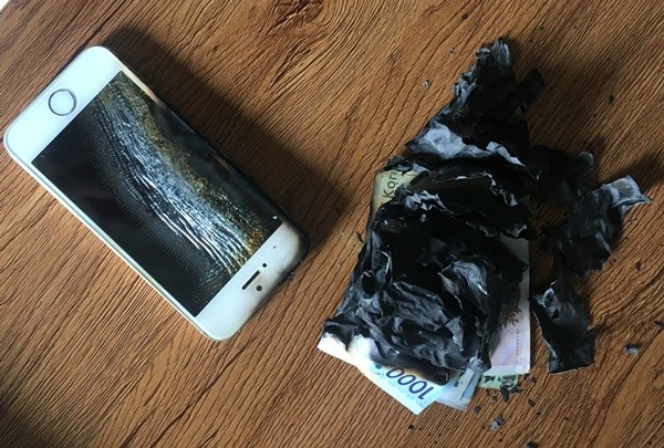 서울 은평구 손 모(남)씨는 아이폰 발화로 소파와 현금 5만 원, 자동차 키 등이 불타는 피해를 입었지만 단말기 교체 외에 화재로 인한 보상은 한 푼도 받지 못했다.