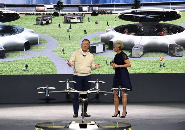 CES 2020에서 미래 모빌리티에 대한 비전을 밝히고 있는 정의선 현대차 수석부회장