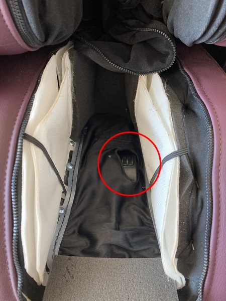 ▲사용 2개월 만에 발 내피 천에 구멍이 뚫렸다고 노 씨는 주장했다.