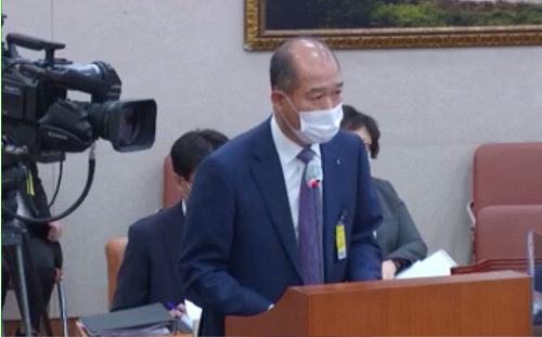 ▲ 16일 열린 농해수위 국감에 출석한 최창수 농협손해보험 대표이사(출처: 국회방송)