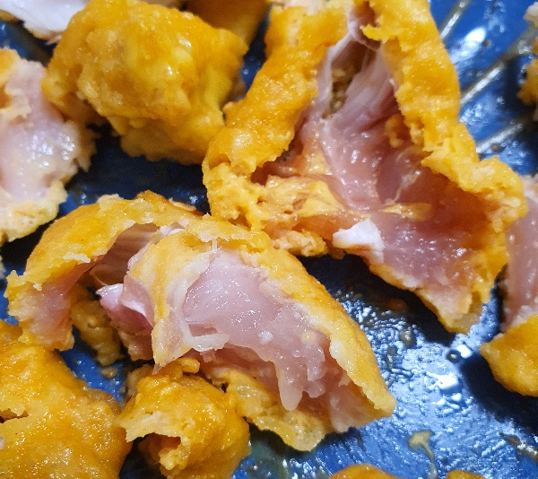 ▲조리법대로 요리했으나 속이 익지 않아 소비자가 황당해 했다.