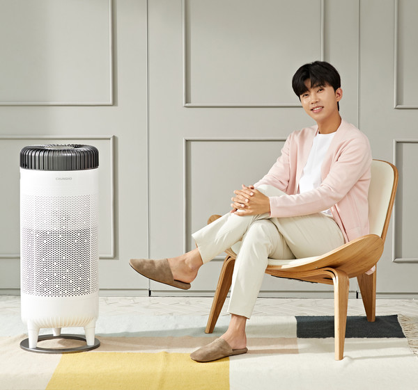 ▲'청호 뉴히어로 공기청정기'와 모델 임영웅