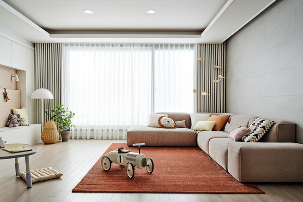 ▲한샘 패브릭으로 꾸민 거실 모습, △지오(화이트)속커튼 △타코마(화이트) 생활암막커튼 △루나(브릭오렌지)러그 사용