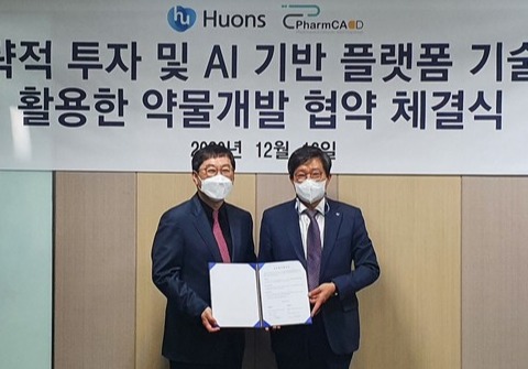 휴온스 엄기안 대표(오른쪽)와 팜캐드 권태형 대표