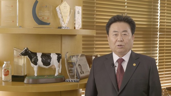 ▲4일 온라인으로 개최된 ‘2021년 비전선포식’에서 서울우유협동조합 문진섭 조합장이 신년사를 하고 있다.