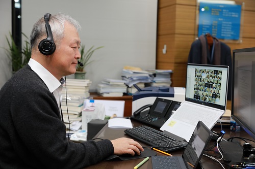 ▲ 정영채 NH투자증권 사장이 7일 비대면으로 열린 '2021 Leaders Conference'에 참여하고 있다.