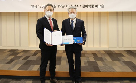 우종수 한미약품 대표(오른쪽)와 김동철 서브원 대표