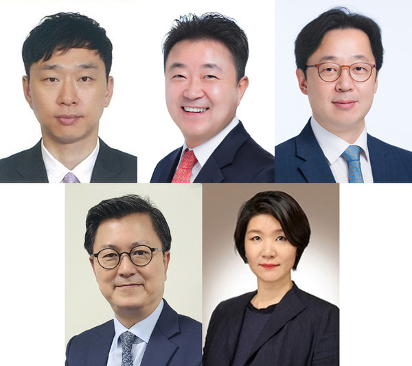 (왼쪽부터) 정재훈 동아쏘시오홀딩스 신임 부사장, 한종현 동아에스티 신임 사장, 김민영 동아ST 신임 사장, 조익성 동아오츠카 사장, 최경은 디엠바이오 신임 부사장