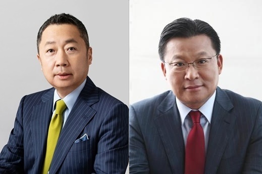 ▲박정원 두산 회장(왼쪽), 고영섭 오리콤 사장