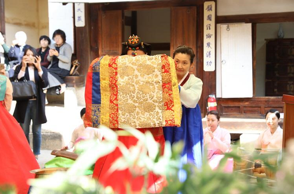 ▲전통혼례 진행 모습.