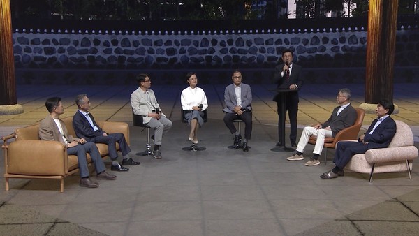 ▲종근당 창립 80주년 기념식에서 종근당 및 계열사 사장단과 임직원들이 좌담회를 진행하고 있다