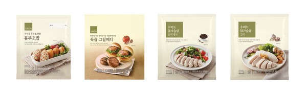 ▲▲올가홀푸드 건강간편식 3종. (왼쪽부터) 우리콩 두부로 만든 유부초밥, 한우와 국산 돼지고기로 두툼하게 만든 육즙 그릴패티, 수비드 닭가슴살 블랙페퍼, 수비드 닭가슴살 갈릭