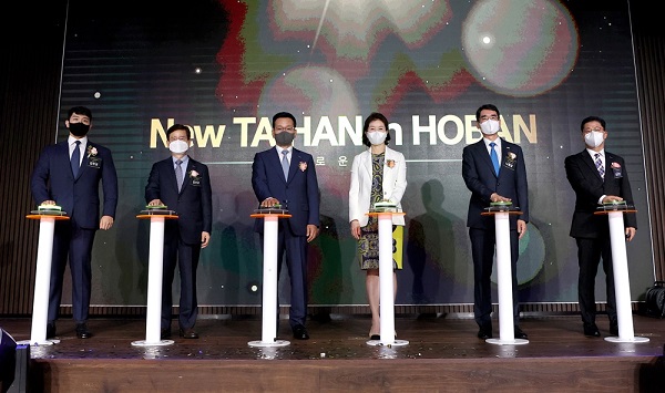 왼쪽 두 번째부터 김선규 호반그룹 총괄회장, 김상열 호반장학재단 이사장, 우현희 태성문화재단 이사장, 나형균 대한전선 사장