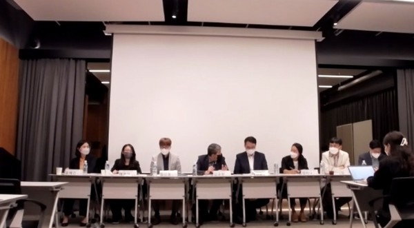 ▲ 온라인 플랫폼 법적 규제 범위에 대한 토론이 진행되고 있다.