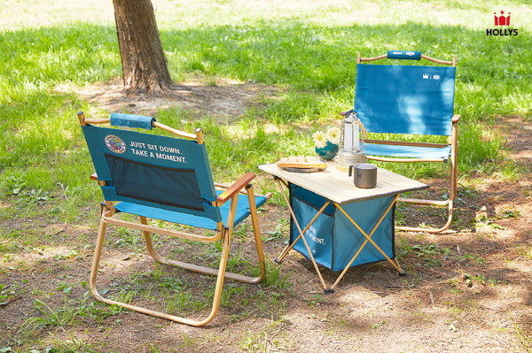 ▲할리스 캠핑굿즈 '멜로우 테이블'과 '슬로우 체어'