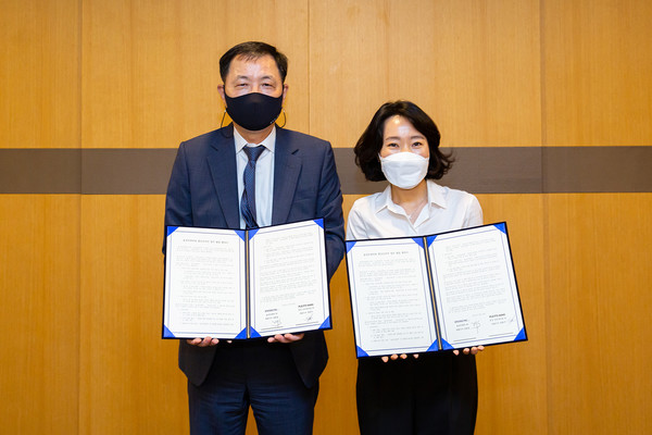 효성티앤씨 김용섭 대표(왼쪽), 플리츠마마 왕종미 대표