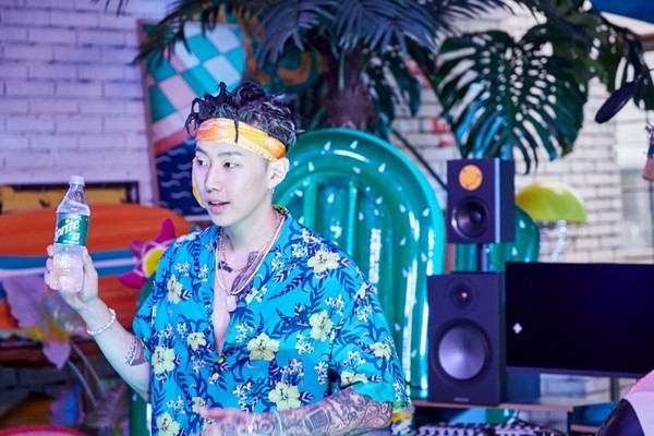 ▲박재범의 광고 촬영 현장 비하인드 사진