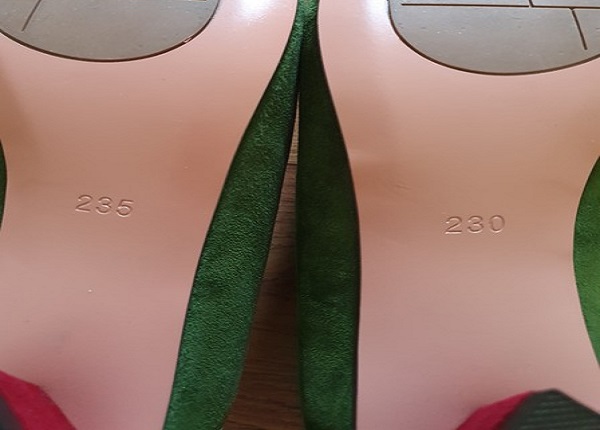 ▲한 소비자는 홈쇼핑에서 주문한 구두의 양쪽 사이즈가 다른 채로 배송됐다며 불만을 제기했다.