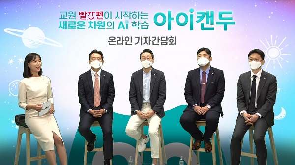 ▲(왼쪽 두 번째부터) 왼쪽 두번째부터 복의순 대표, 이규진 실장, 손문호 부문장, 최회철 부문장.