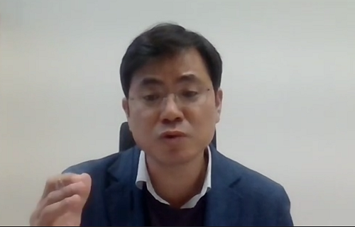 ▲황원재 교수가 한국소비자법학회 동계학술대회를 진행하고 있다.