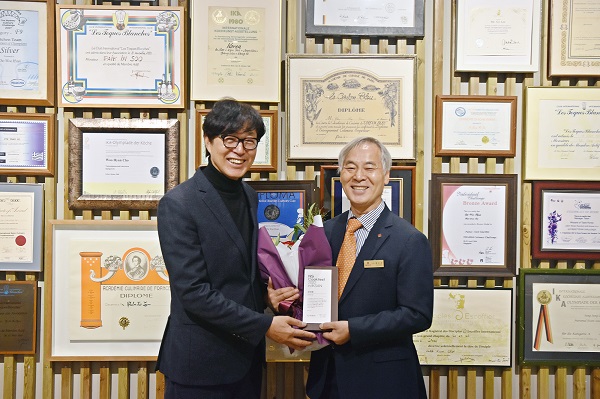 ▲(왼쪽부터) NS홈쇼핑 커뮤니케이션 본부 김용만 상무, 한식조리박물관 최수근 관장