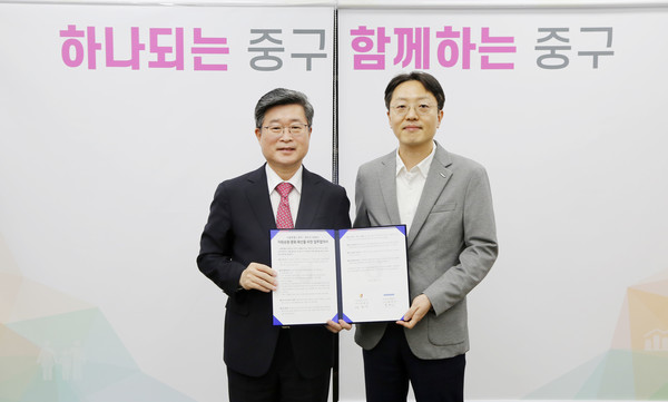 김길성 중구청장(왼쪽)과 ㈜두산 유통BU 송석기 상무
