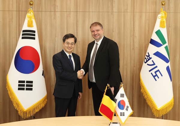 김동연 경기도지사(왼쪽), 마틴 에커만 헤레우스일렉트로나이트 CEO