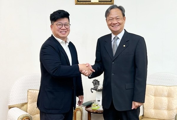 ▲강병구 CJ대한통운 글로벌 부문장(왼쪽), 에릭 시에 (Eric Hsieh) 에버그린 사장