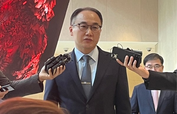 ▲22일 오후 이원석 검찰총장이 한국거래소를 방문해 취재진 질의에 답변하고 있다. 